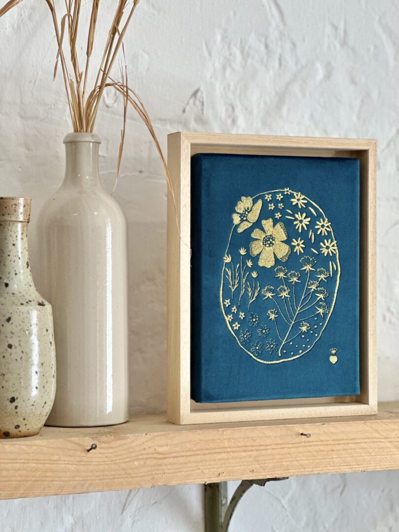 cadre broderie au fil d'or