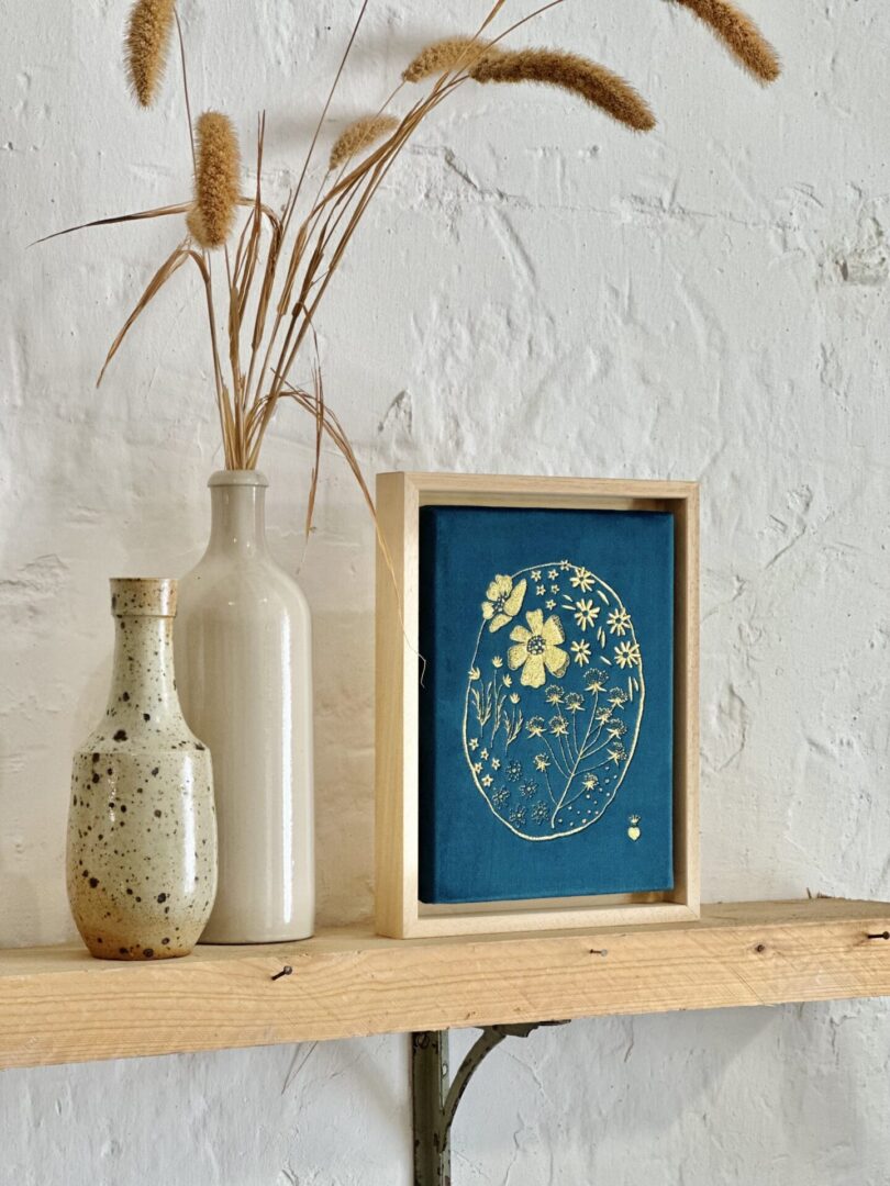 cadre broderie au fil d'or